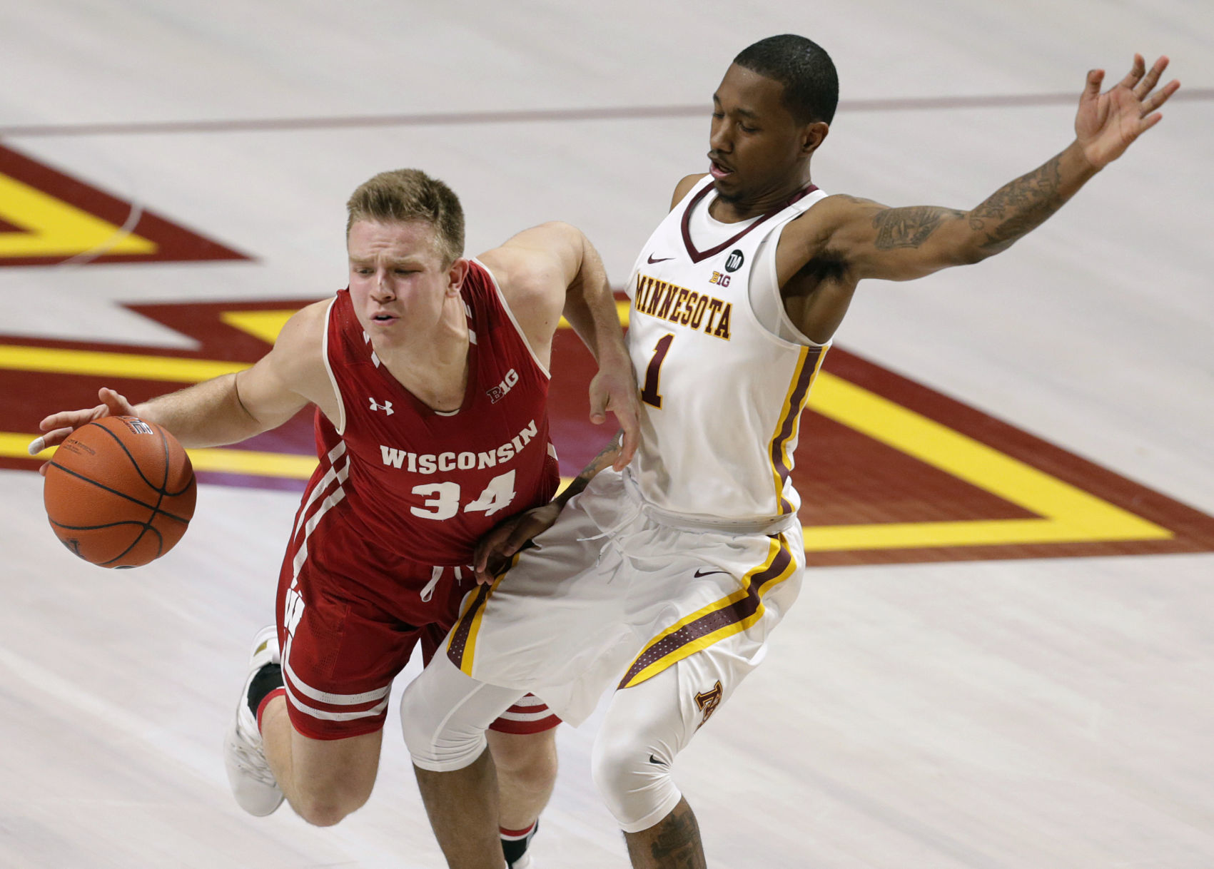 Badgers 56, Golden Gophers 51